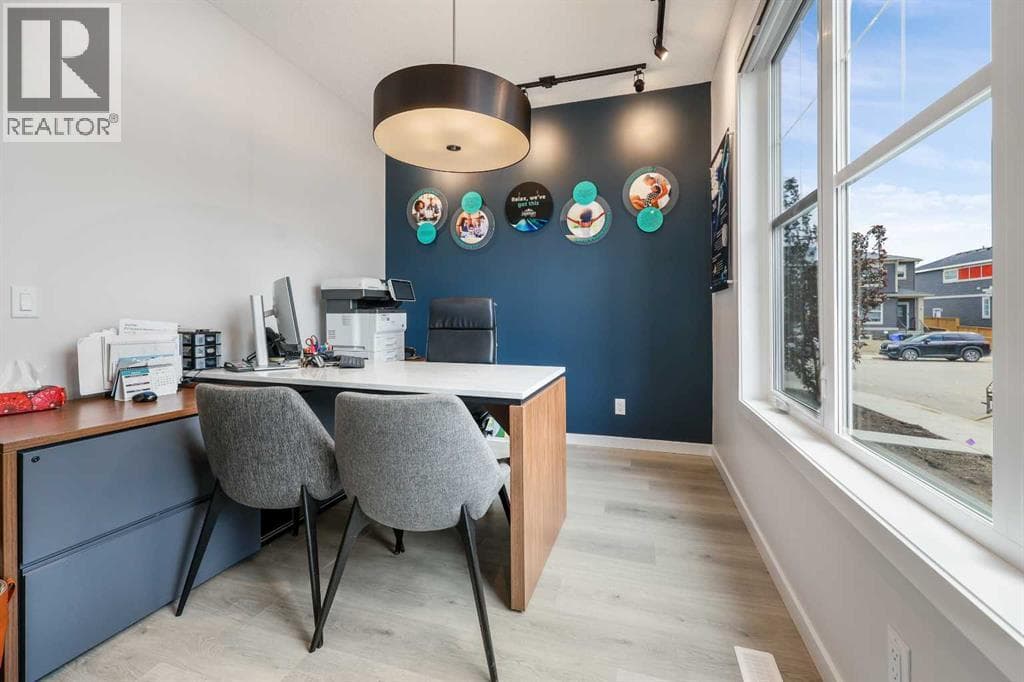 16 Amblefield View NW — photo 3