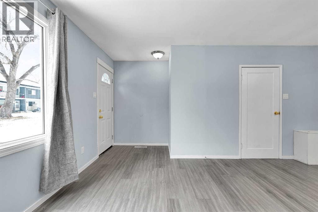 156, 2211 19 Street NE — photo 3