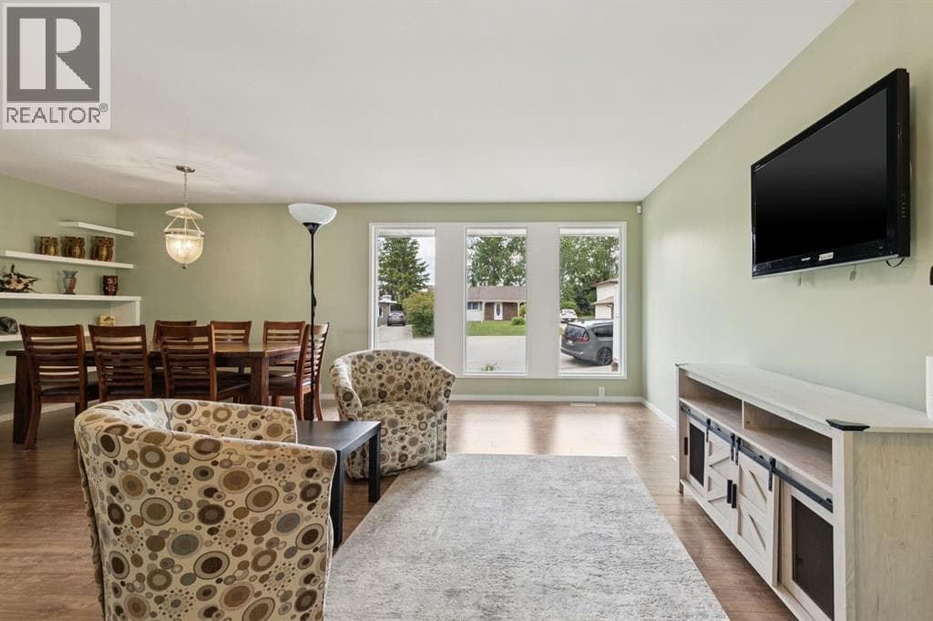 28 Cantrell Bay SW — photo 5