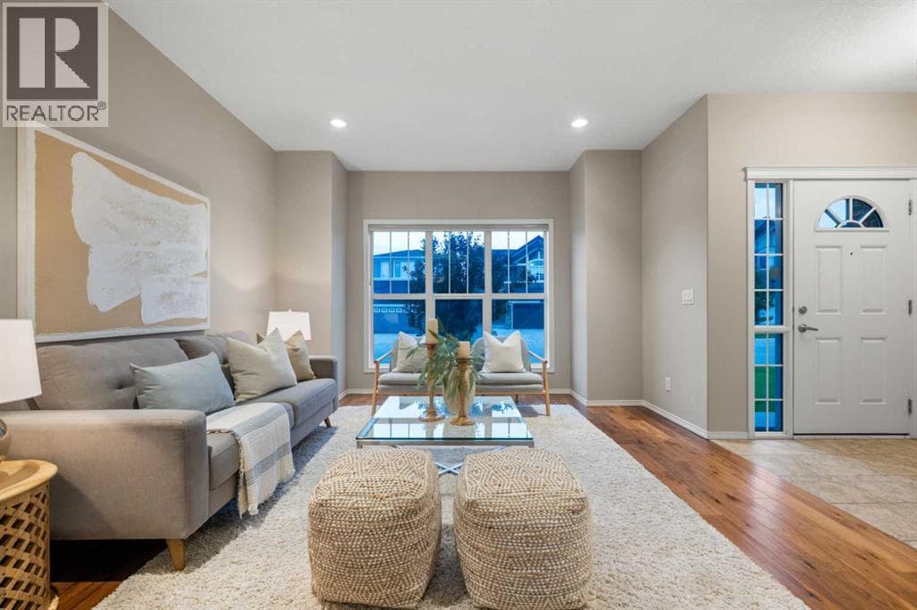 115 Evansborough Crescent NW — photo 2