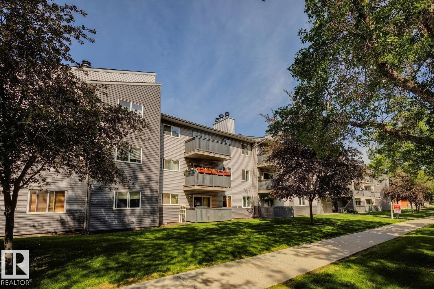 #303 10838 108 ST NW