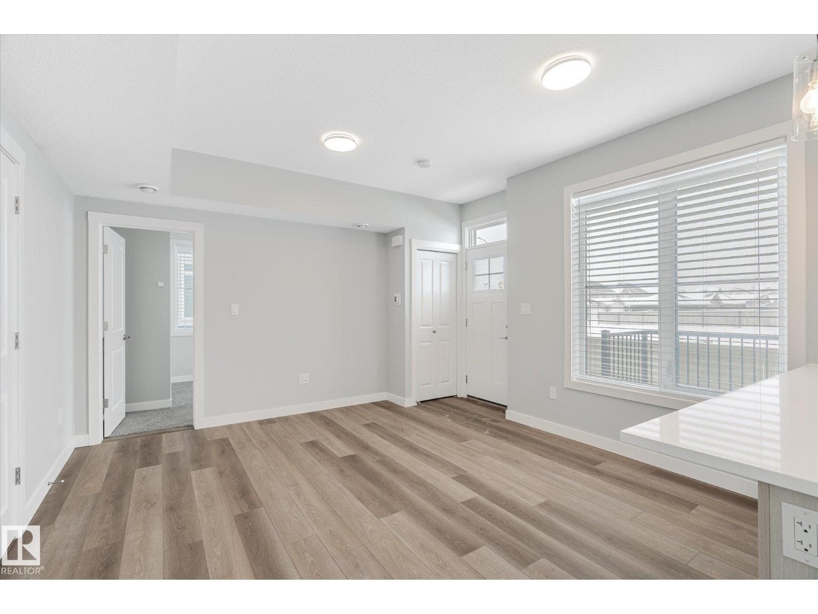 #42 6905 25 AV SW — photo 5