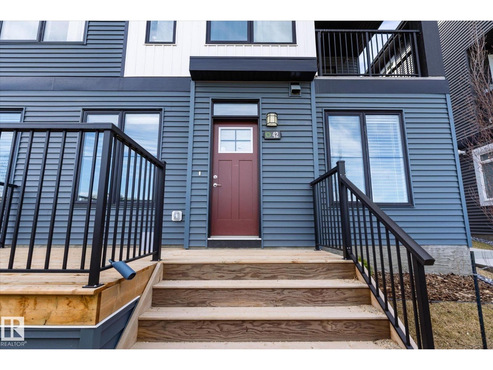 #42 6905 25 AV SW — photo 4