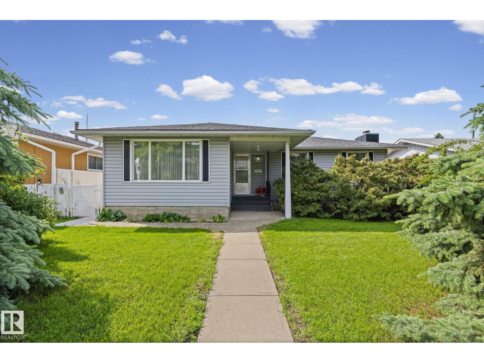 8323 142 AV NW