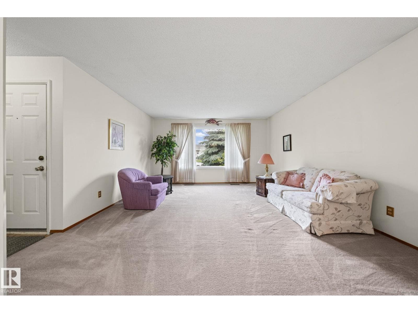8323 142 AV NW — photo 3