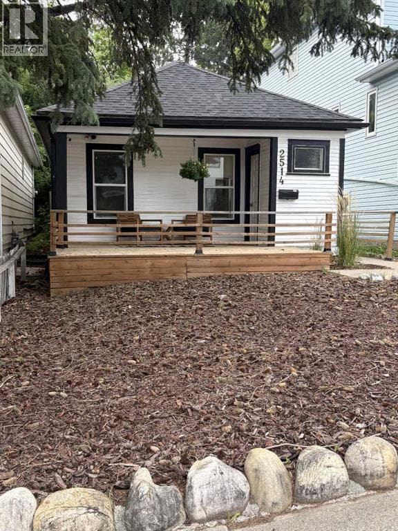 2514 16A Street SW — photo 2