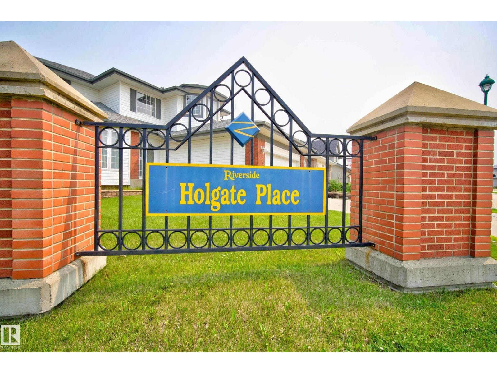 1017 HOLGATE PL NW