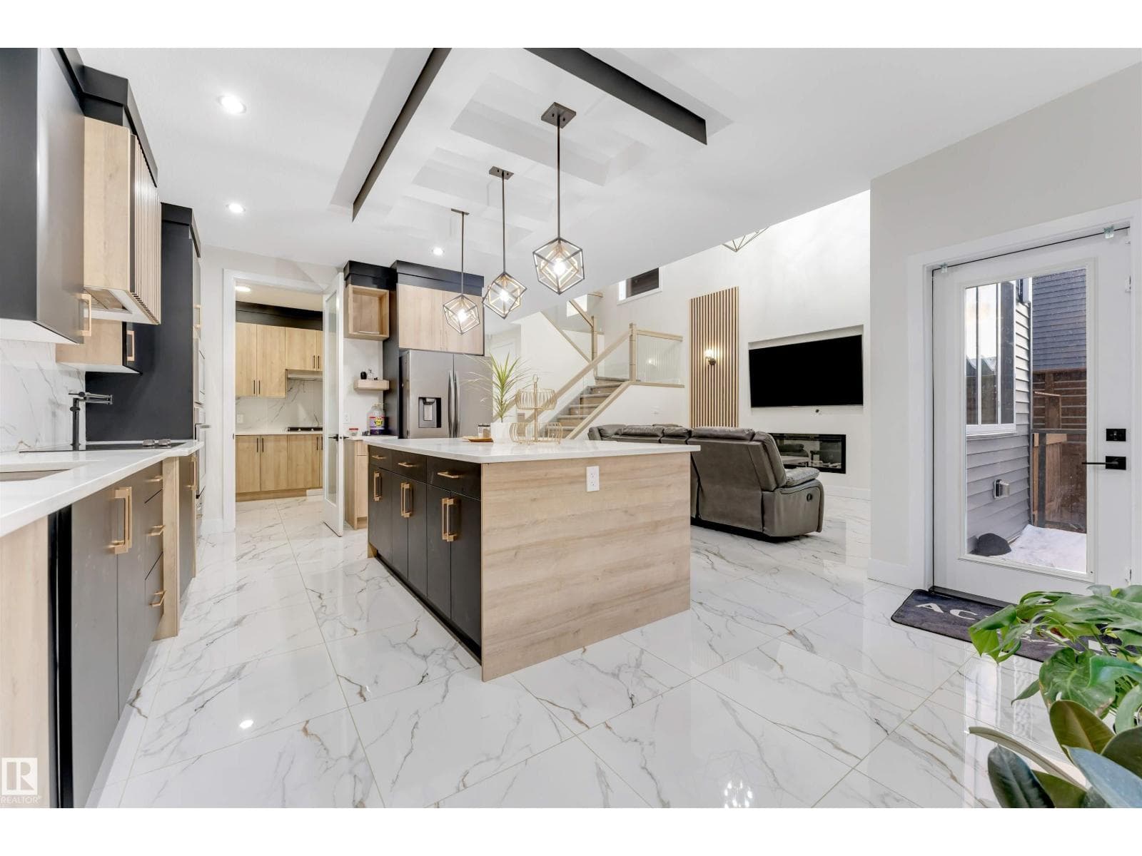 16916 47 ST NW — photo 3