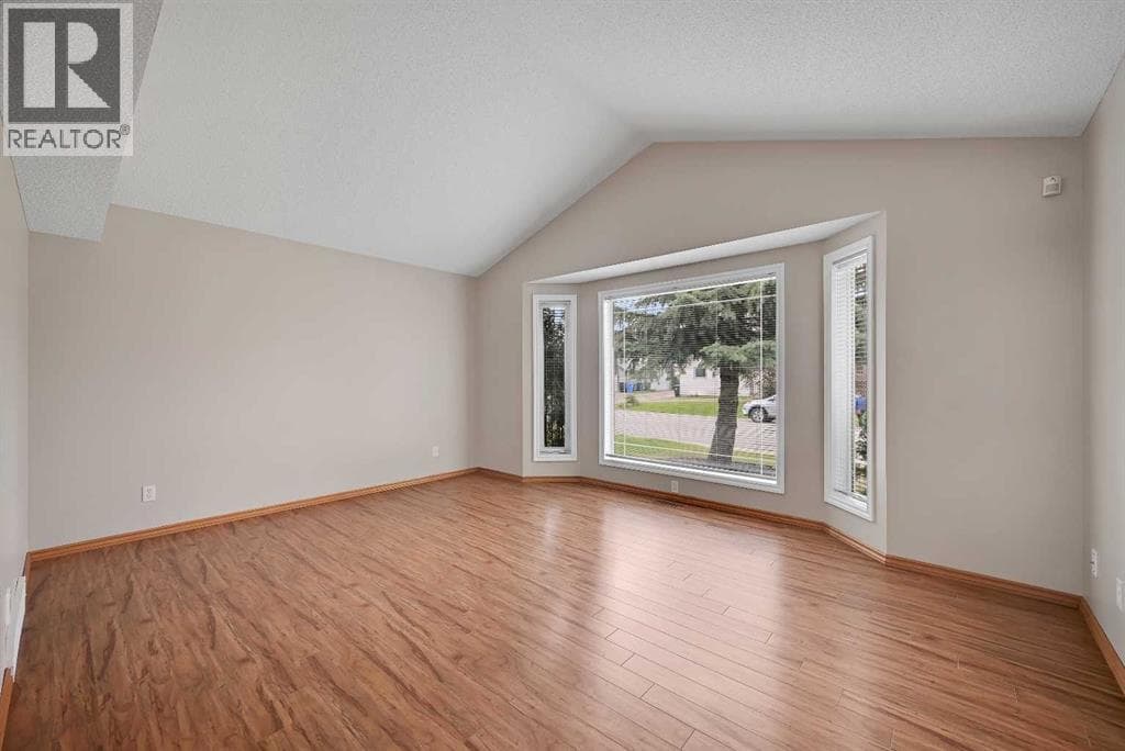 100 Somerside Grove SW — photo 2