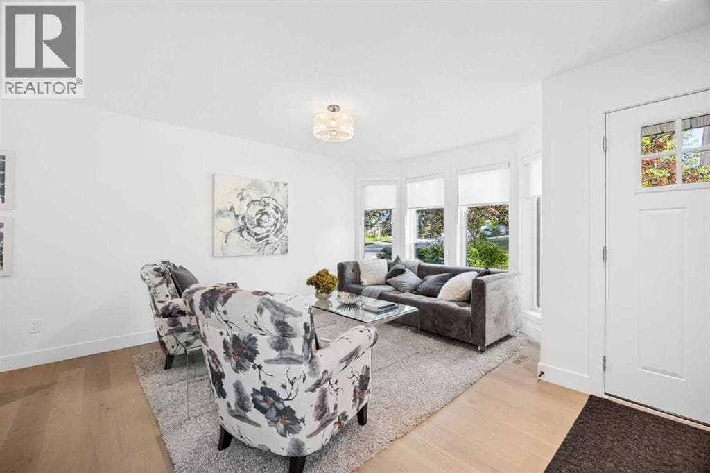 60 Strathcona Road SW — photo 4