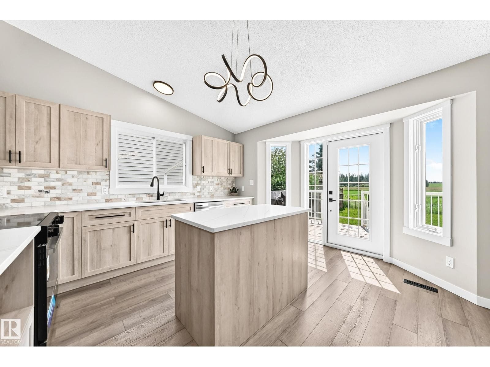 37 GLENWOOD CR — photo 5