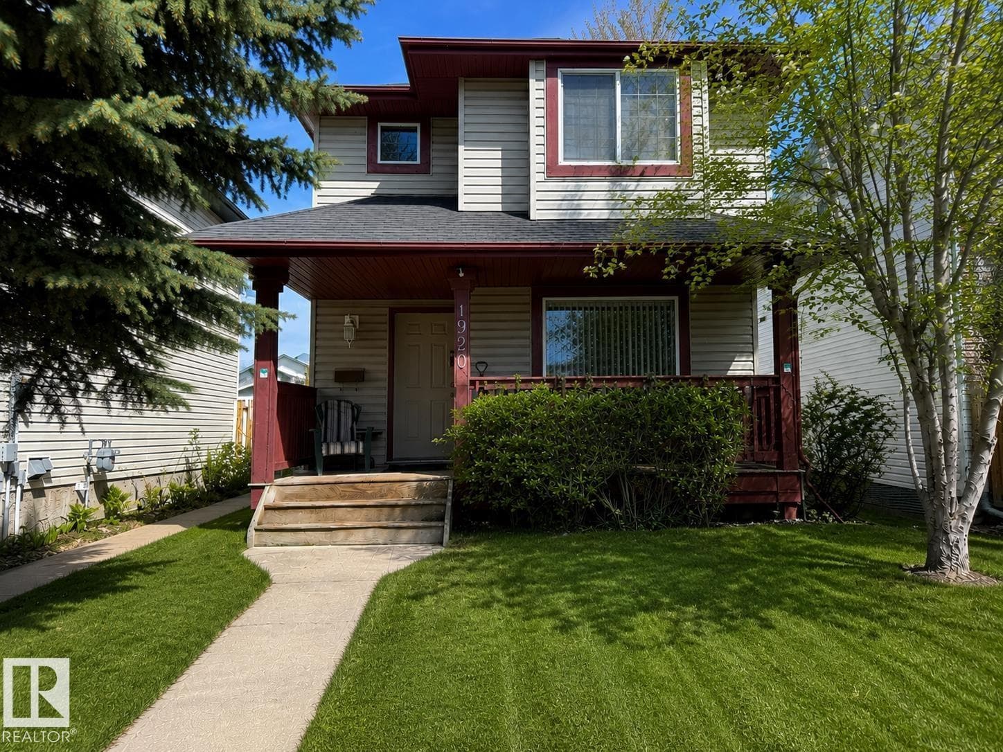 1920 37 AV NW