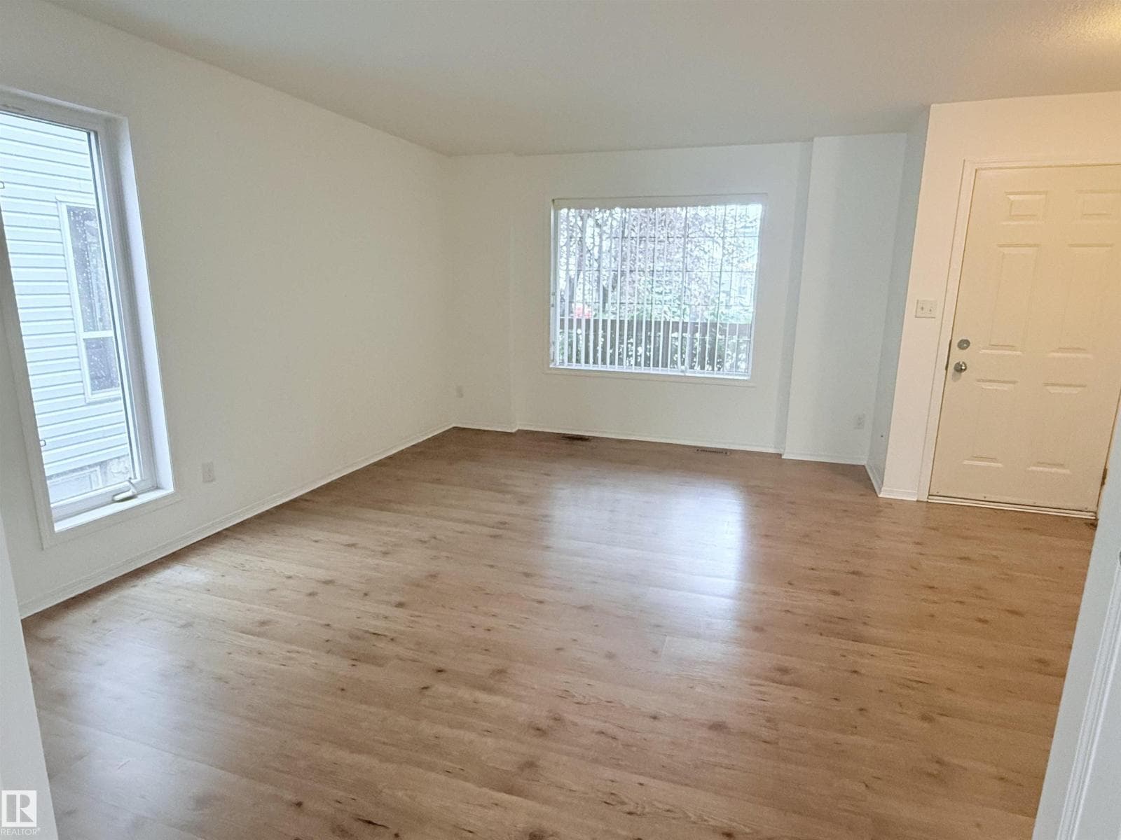 1920 37 AV NW — photo 3