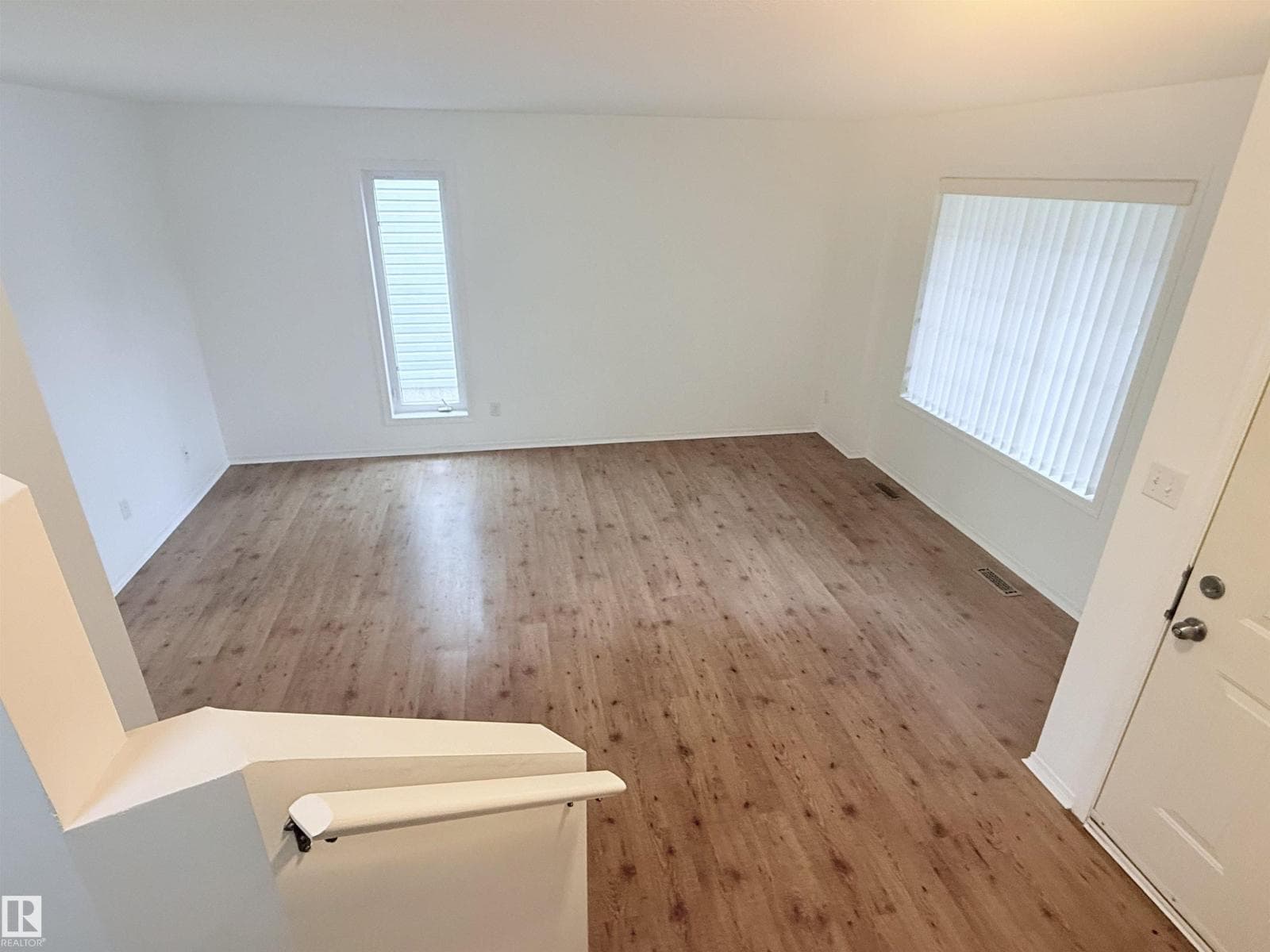 1920 37 AV NW — photo 5