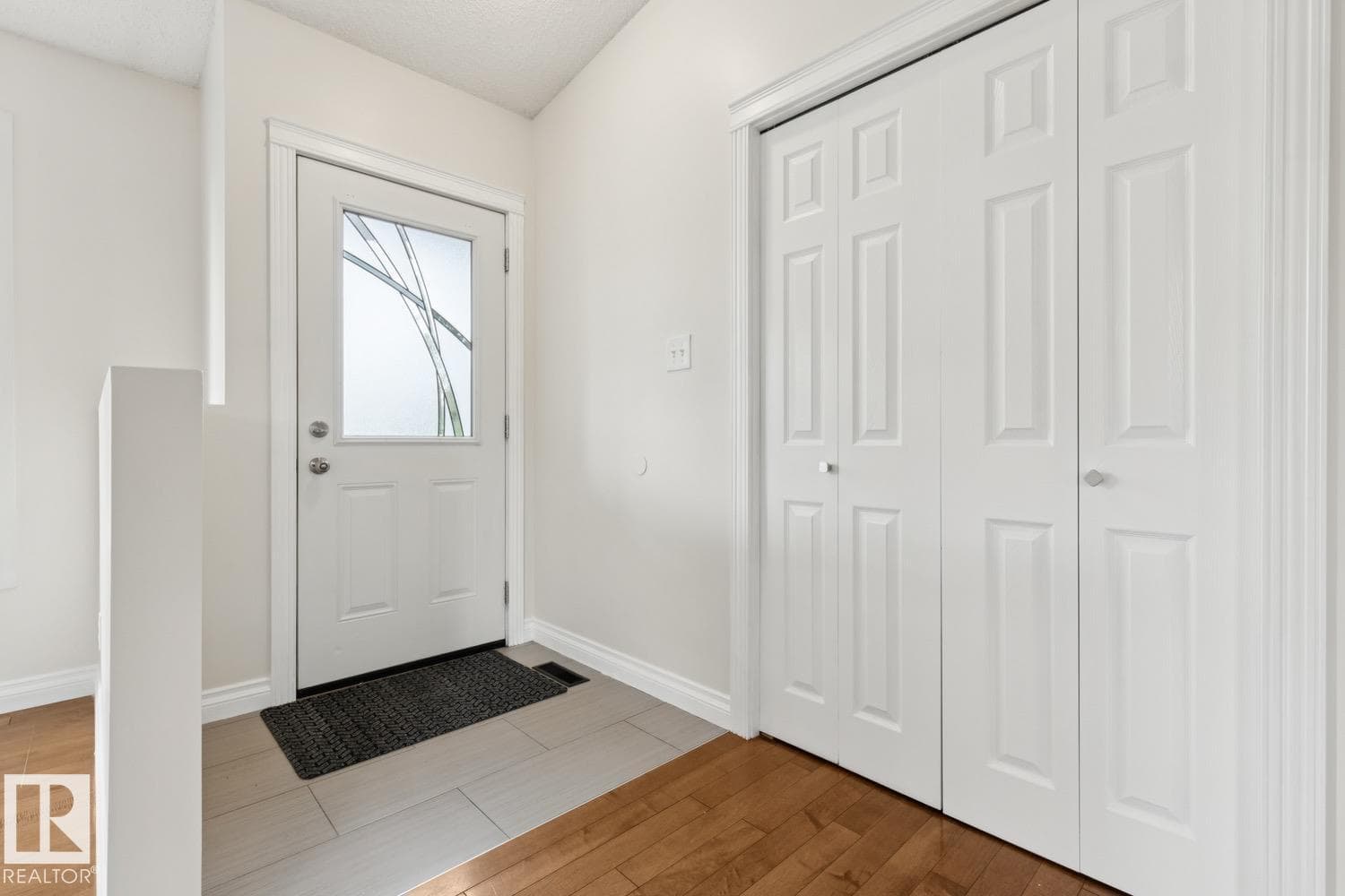8803 25A AV NW — photo 2