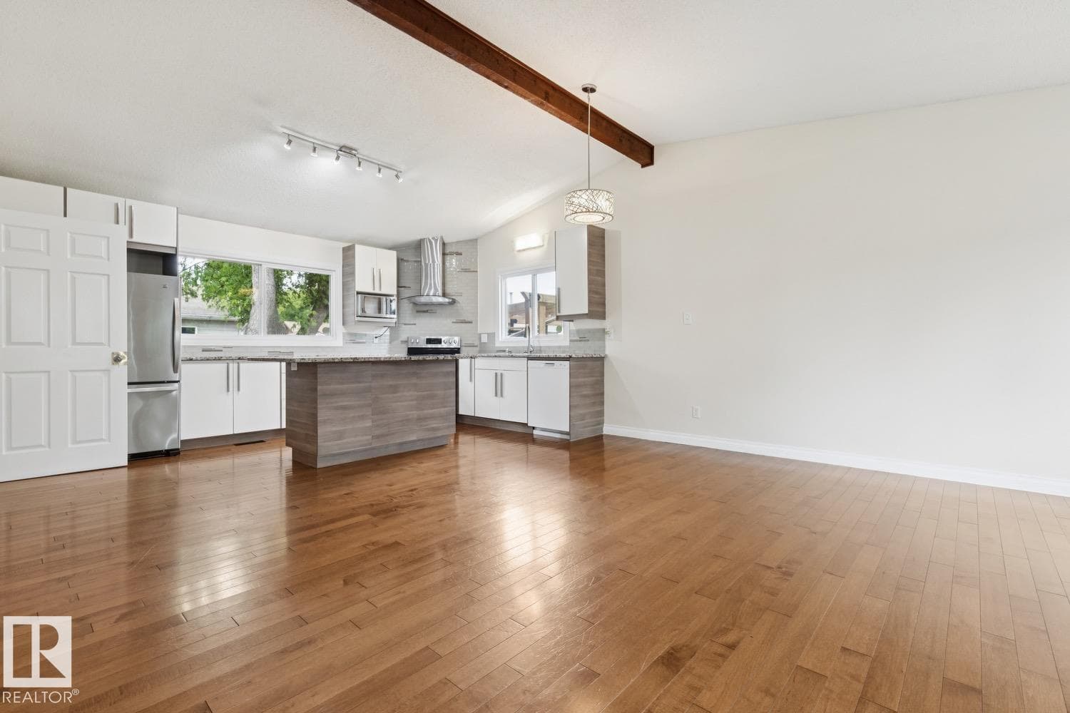 8803 25A AV NW — photo 4