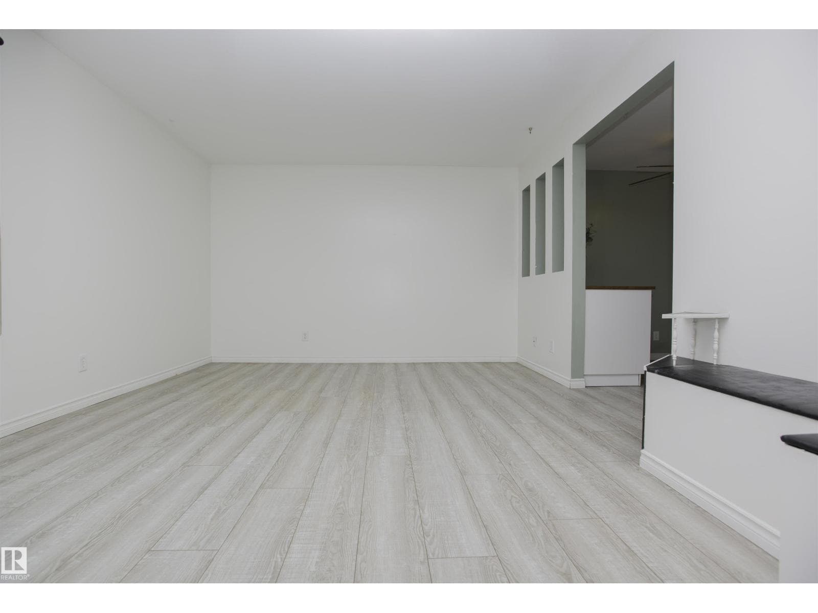 3531 46 ST NW — photo 3