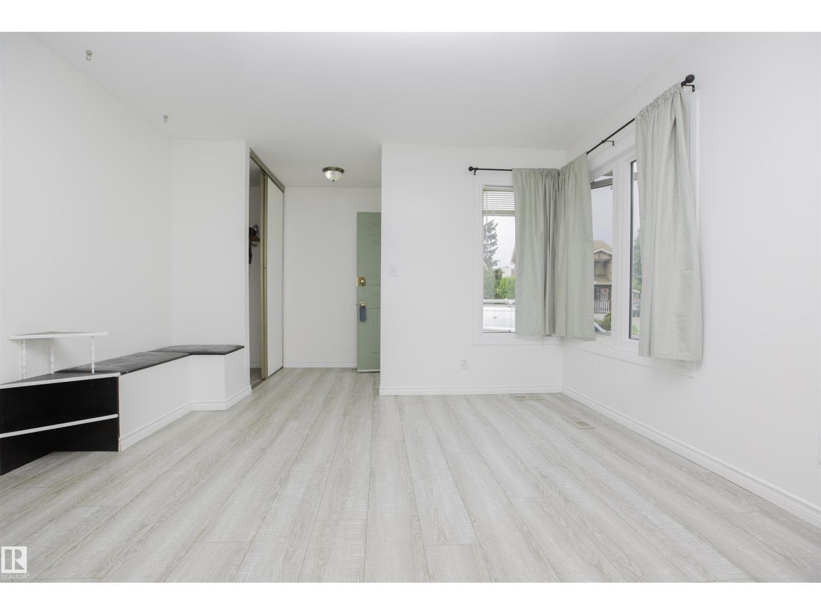 3531 46 ST NW — photo 5