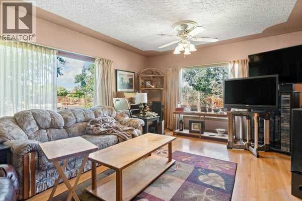 730 3 Street SE — photo 3