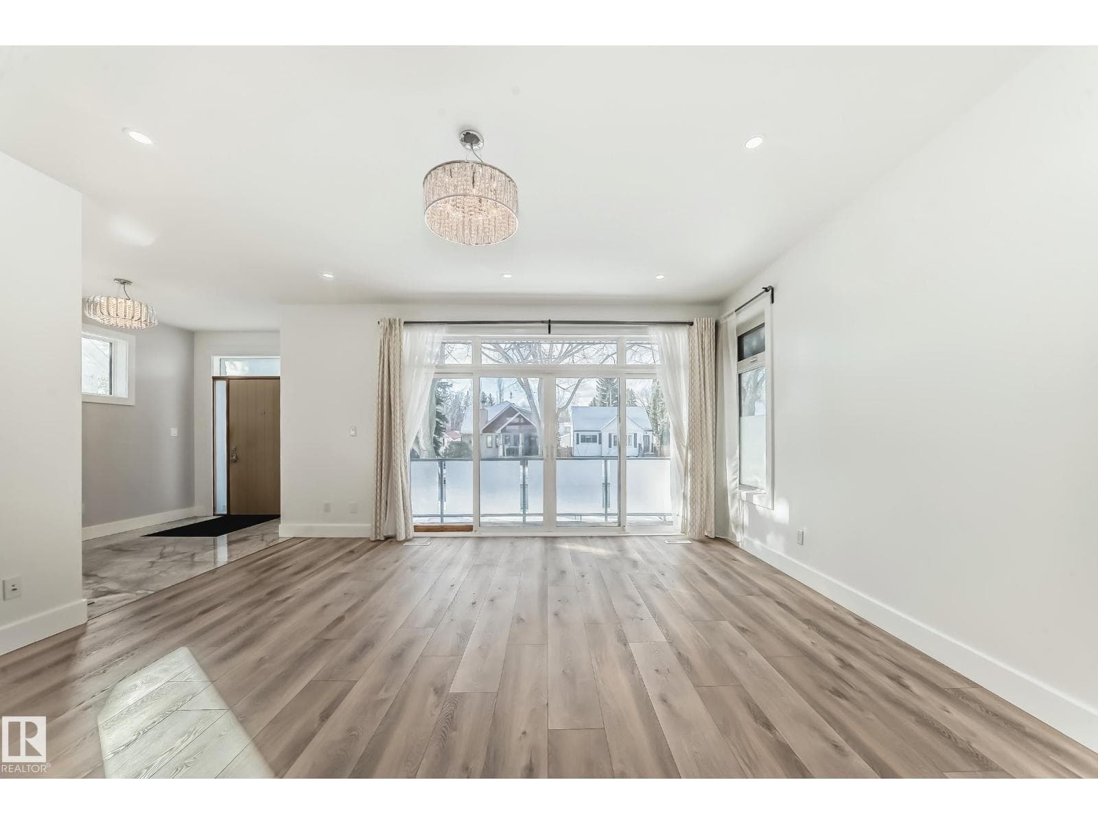 10506 68 AV NW — photo 5