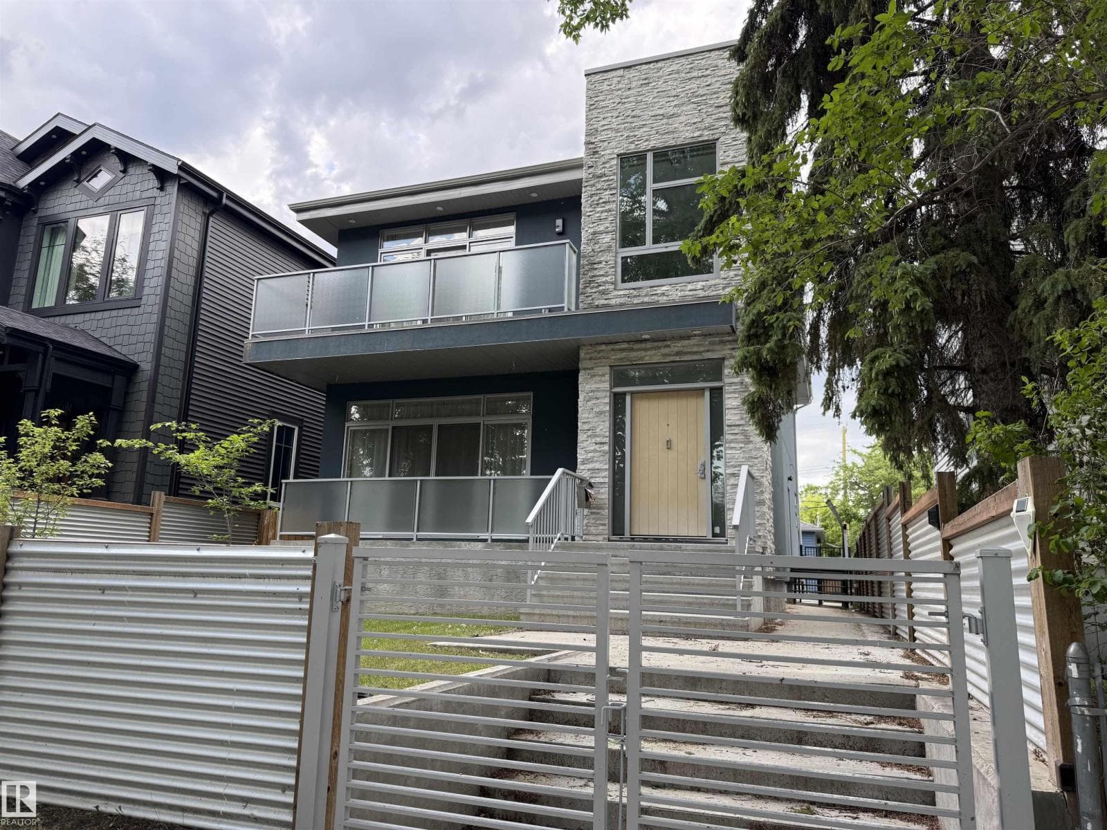10506 68 AV NW