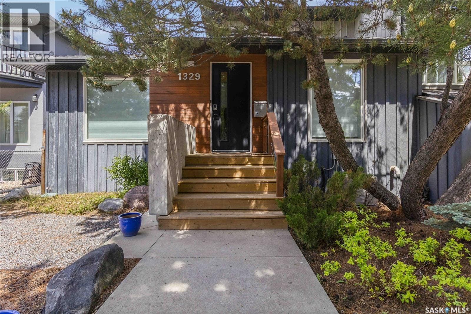 1329 14th STREET E