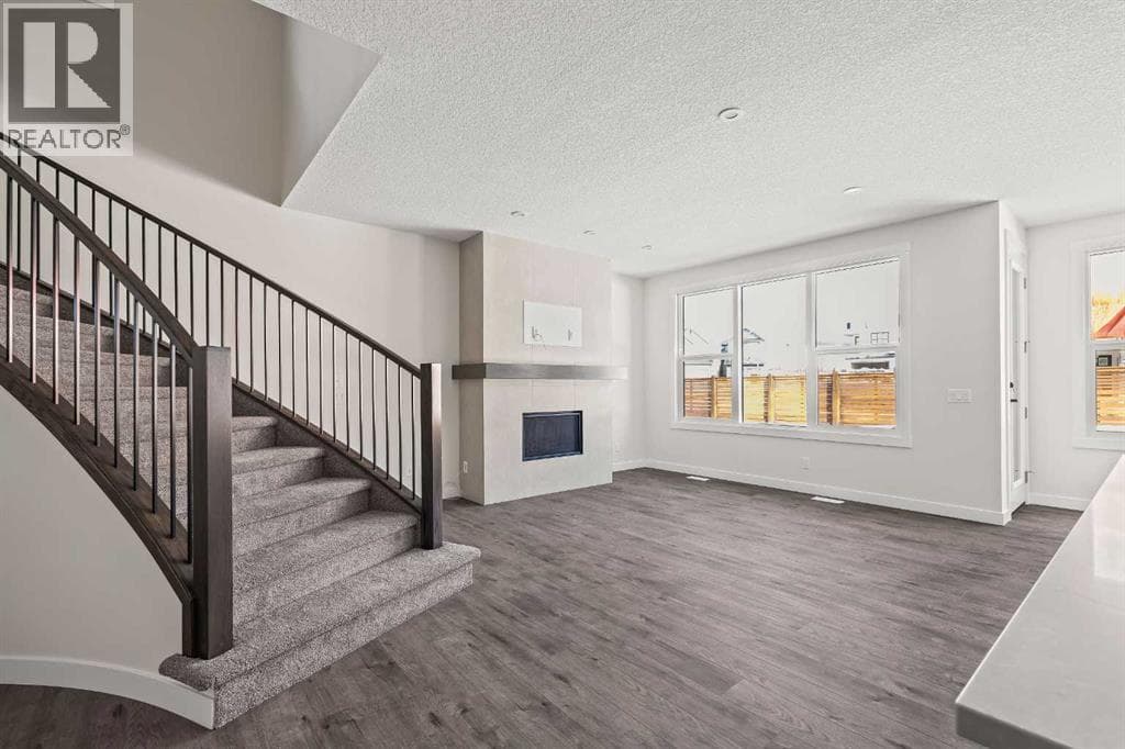 167 Lucas Gardens NW — photo 3