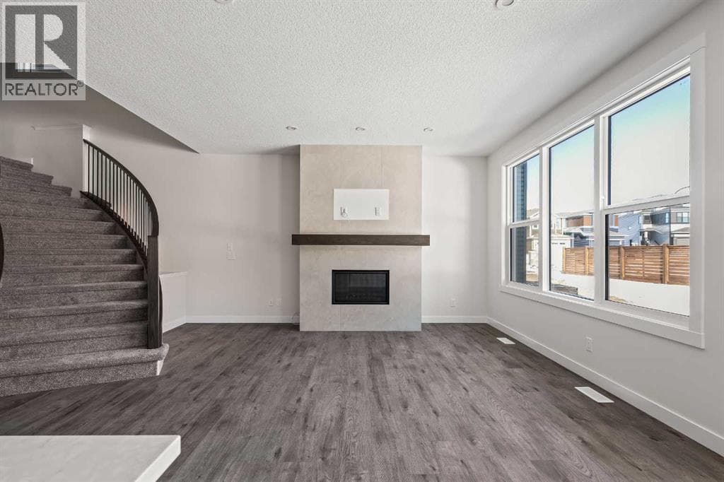 167 Lucas Gardens NW — photo 4