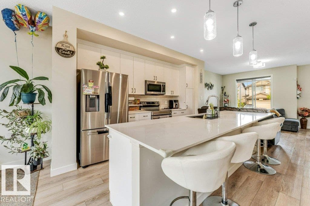 5315 22 AV SW — photo 4