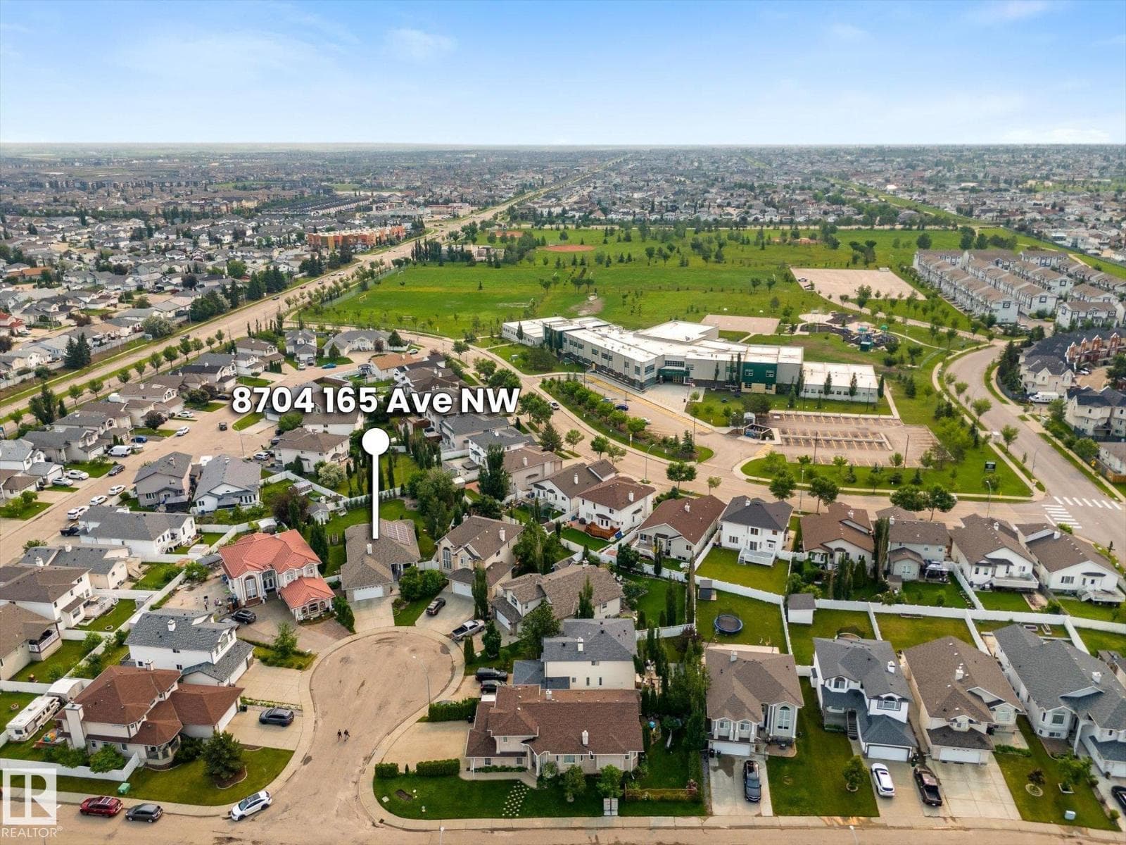 8704 165 AV NW NW — photo 4