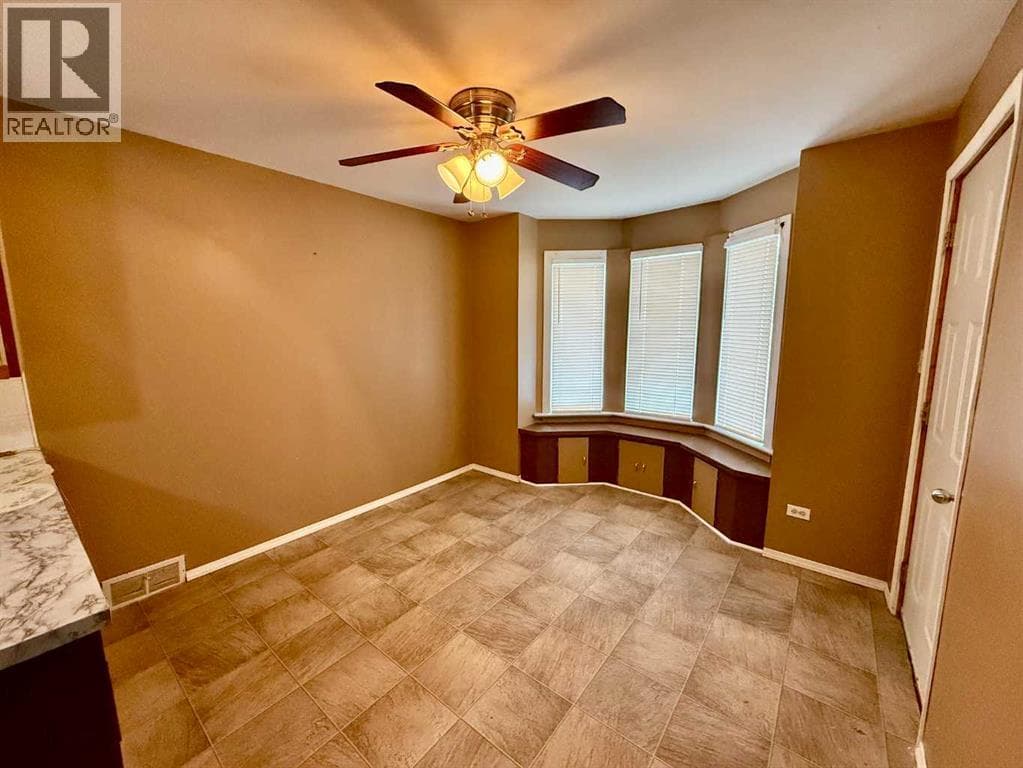 5208 47 Street — photo 4