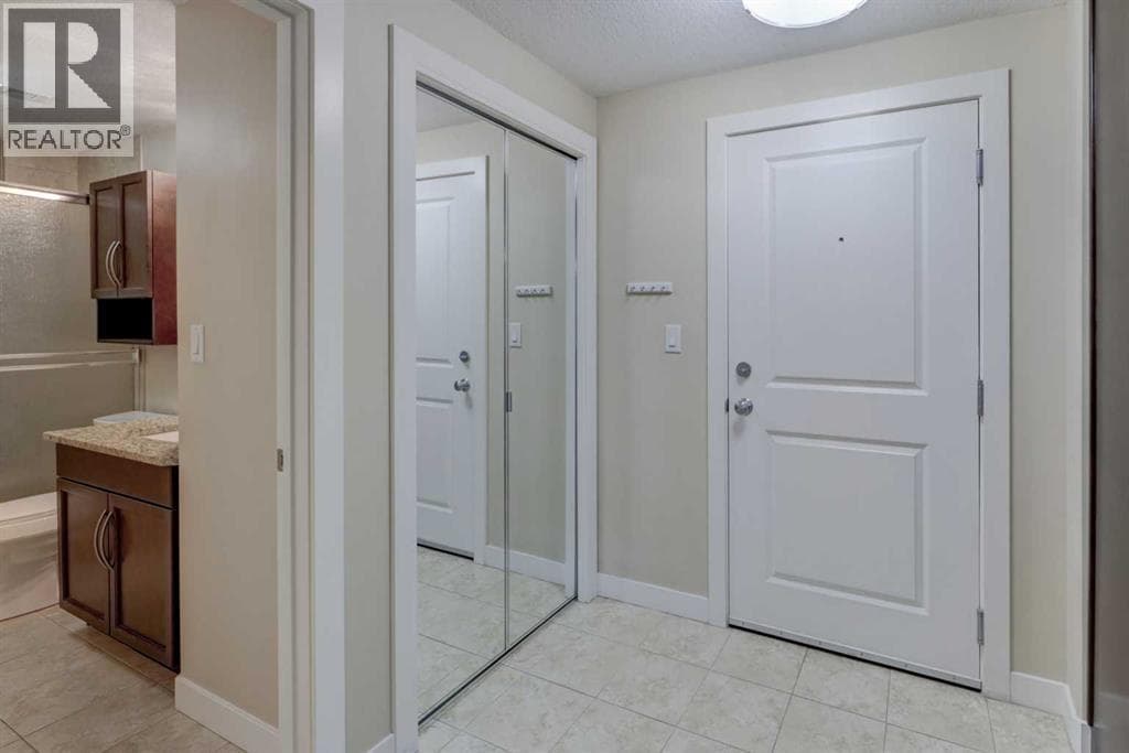 206, 16 Varsity Estates Circle NW — photo 2