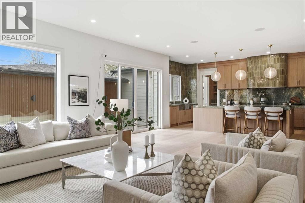 209 Windermere Road SW — photo 3