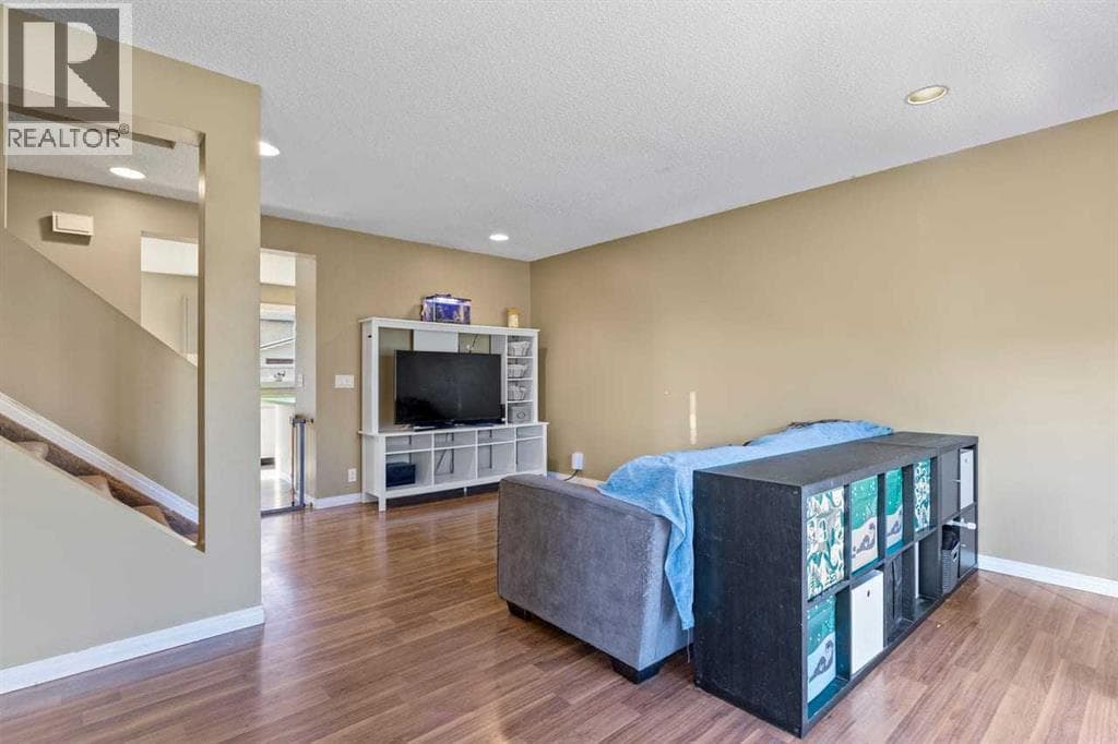 34 Elk Hill SE — photo 4