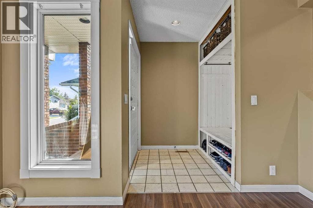34 Elk Hill SE — photo 3
