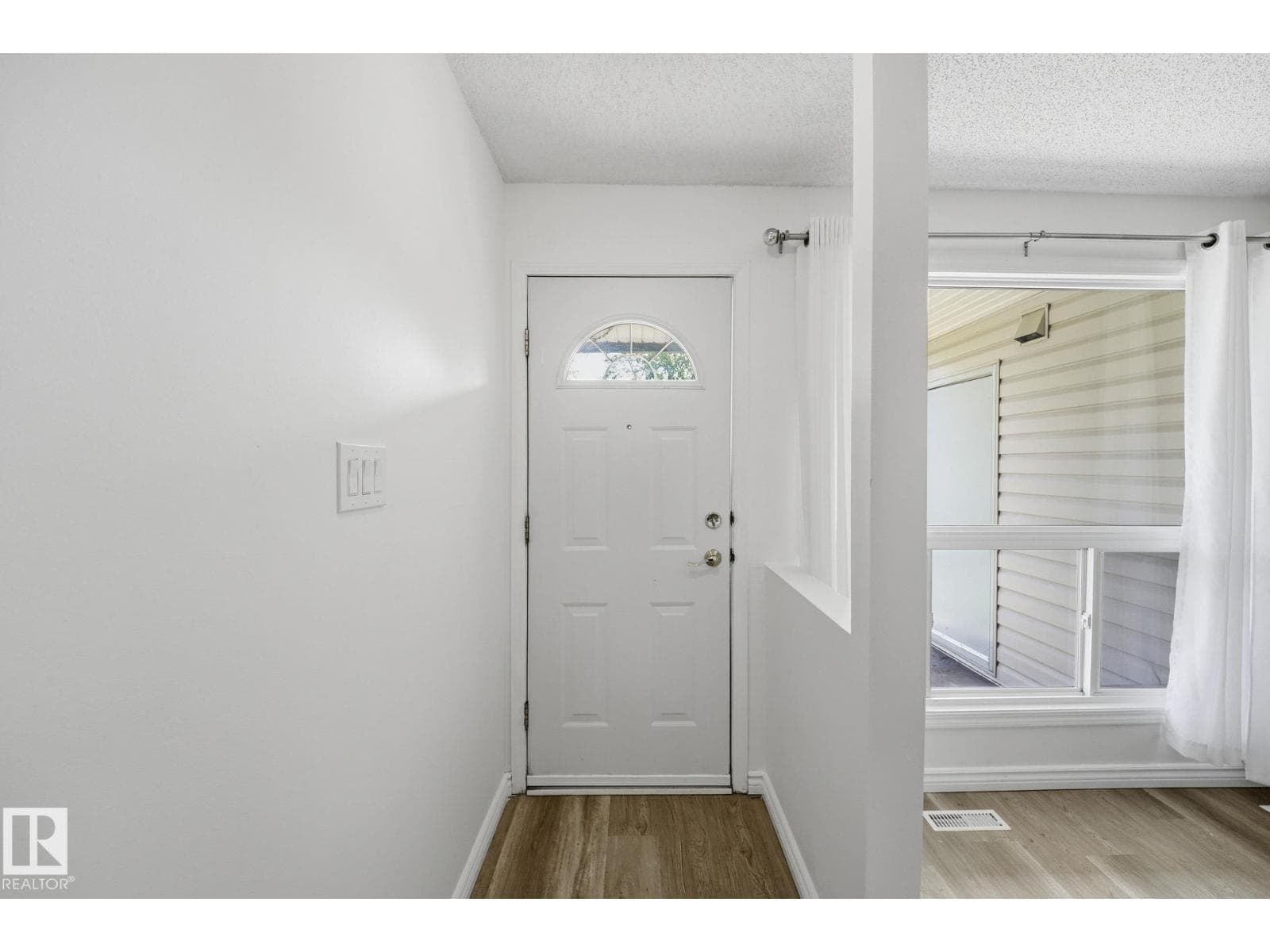 #123 2703 79 ST NW — photo 4