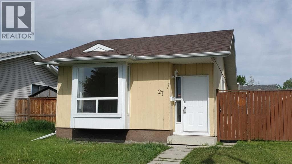 27 Aberdare Crescent NE — photo 2