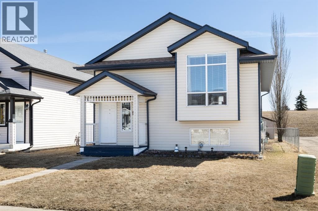 4406 54A Avenue Crescent — photo 2