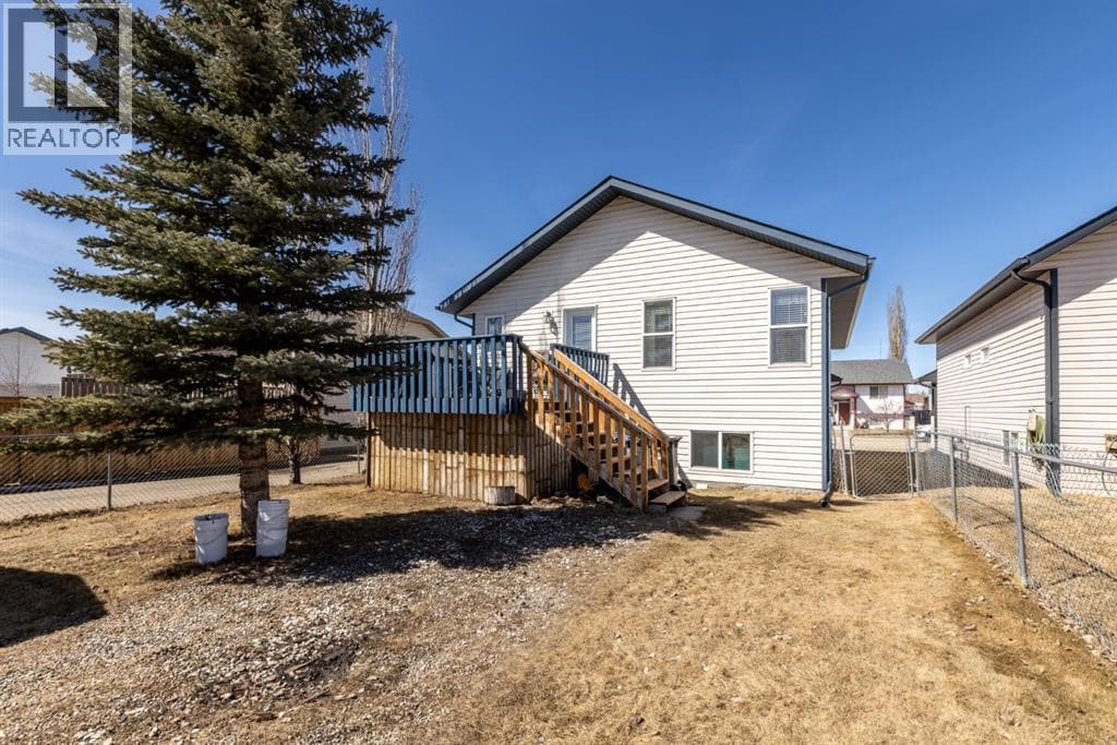 4406 54A Avenue Crescent — photo 4