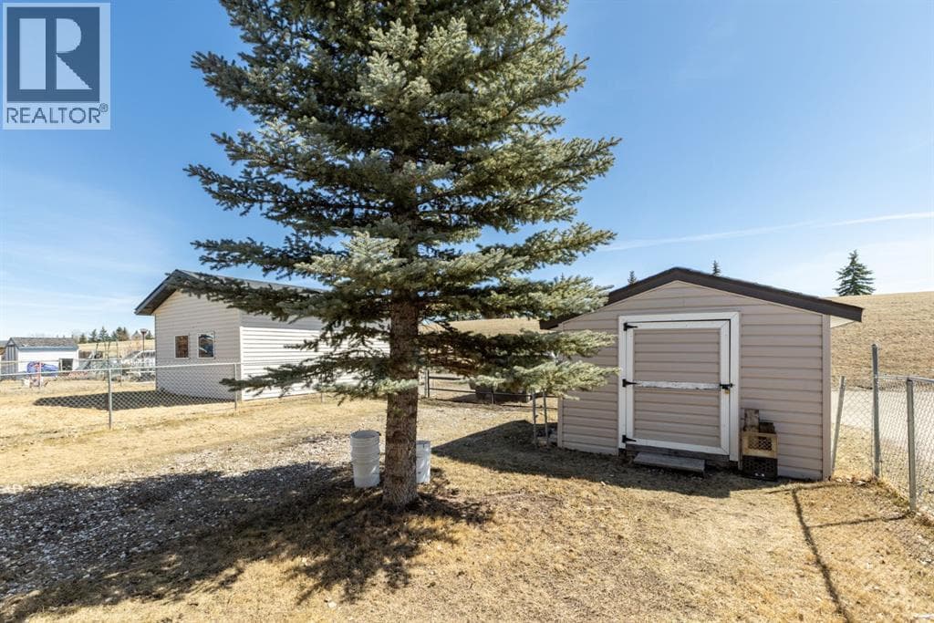 4406 54A Avenue Crescent — photo 5