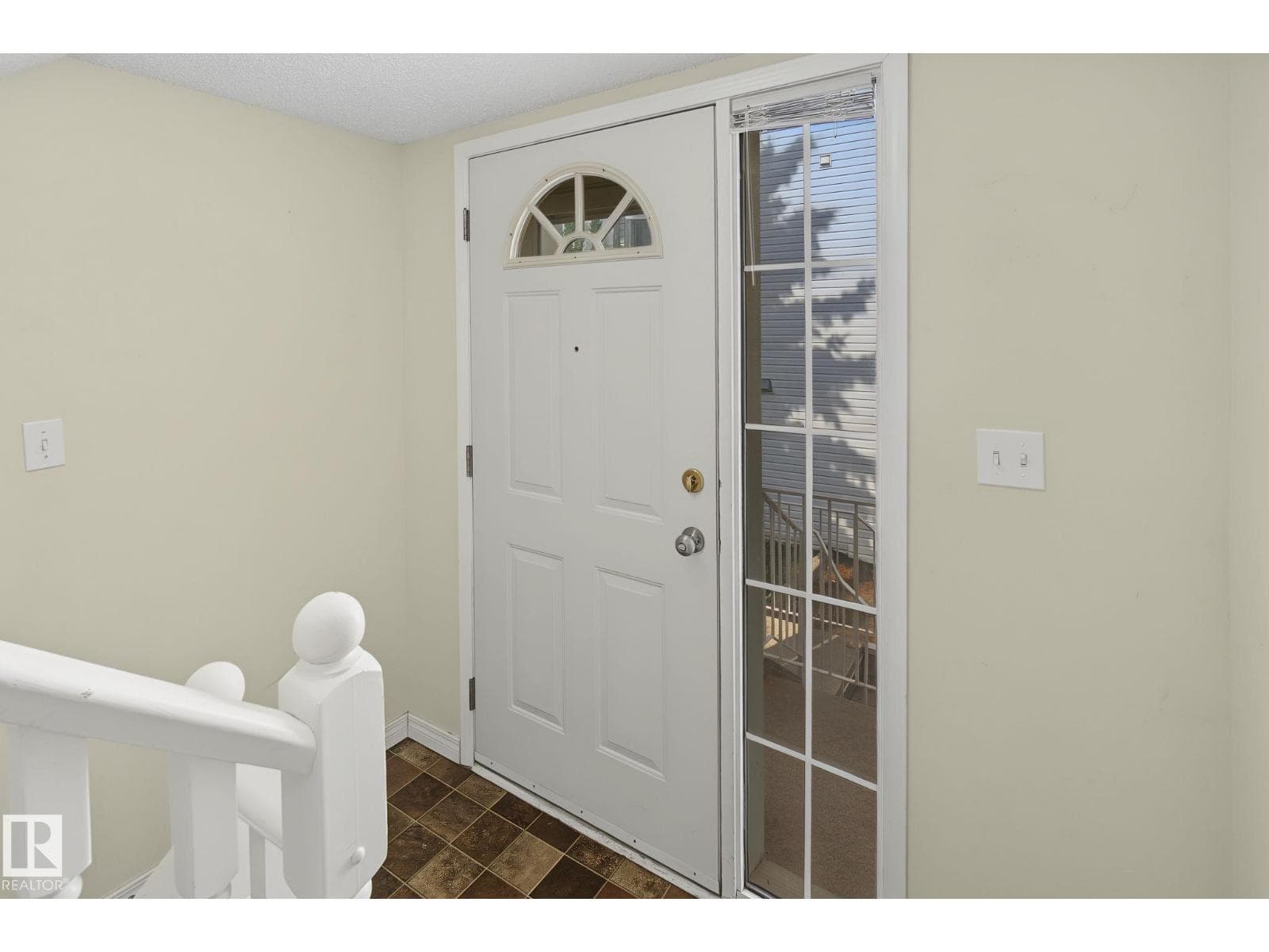 4259 29 AV NW — photo 5