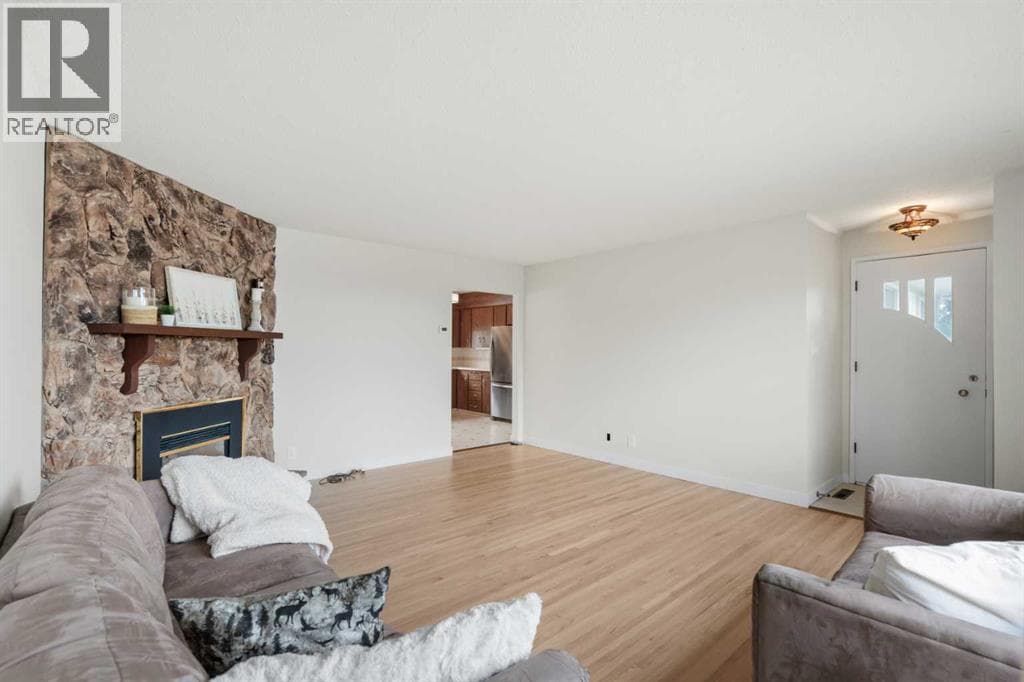 6215 Thorncliffe Drive NW — photo 5