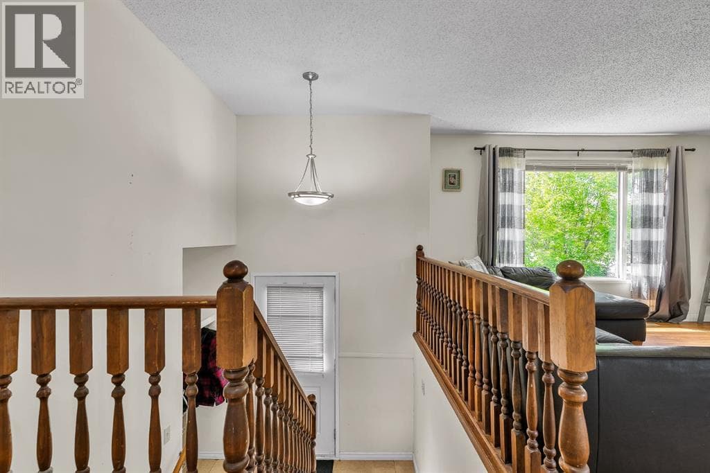 502 Maplewood Drive — photo 3