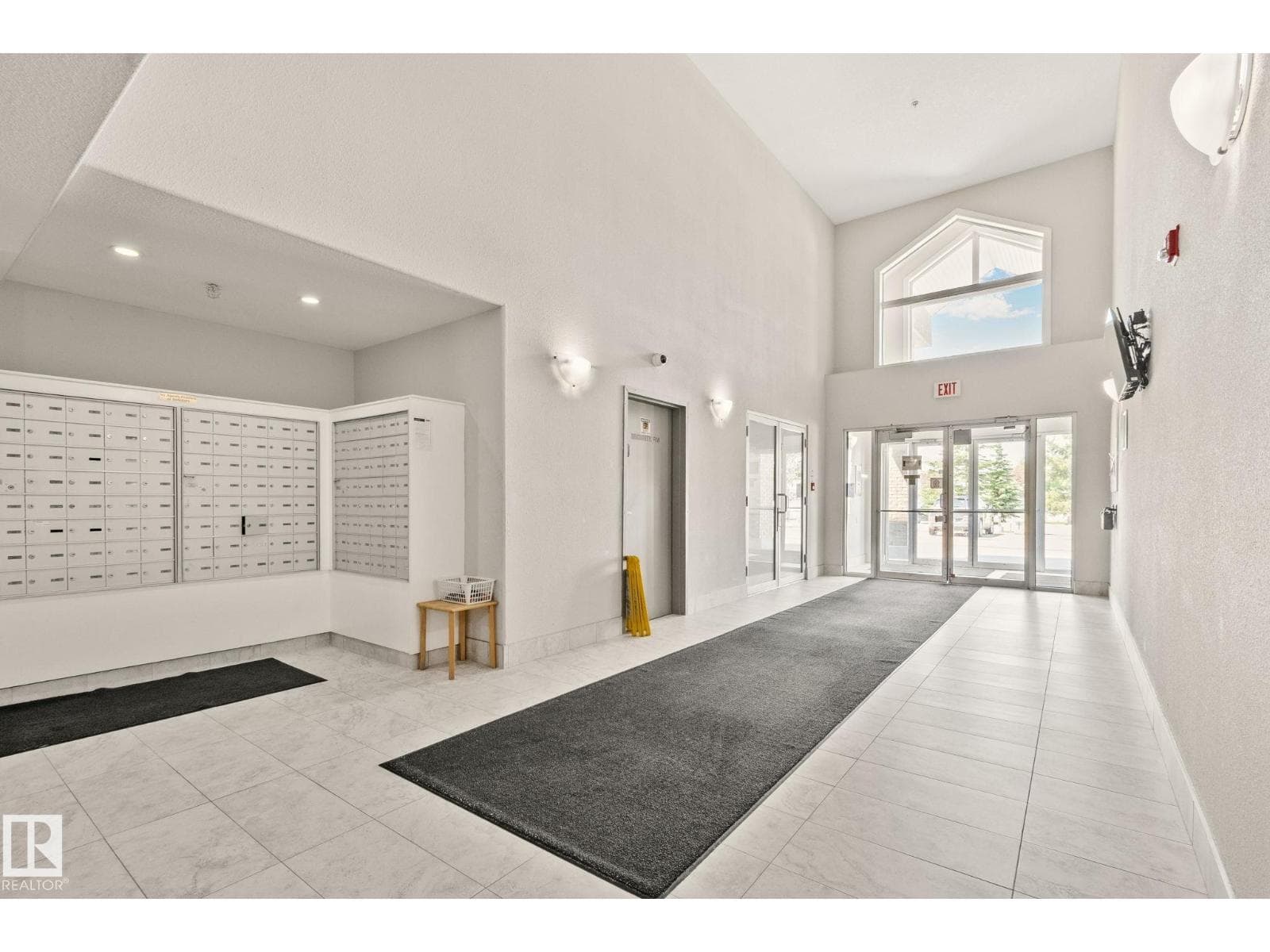 #209 240 SPRUCE RIDGE RD — photo 4