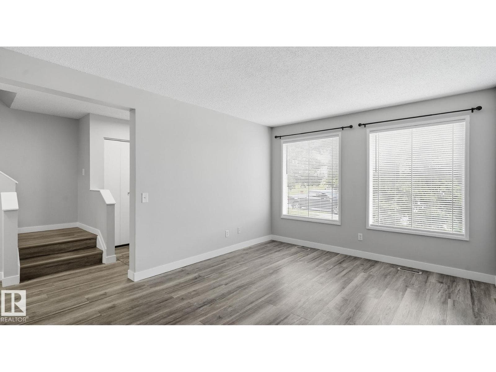 4301 44 ST — photo 4