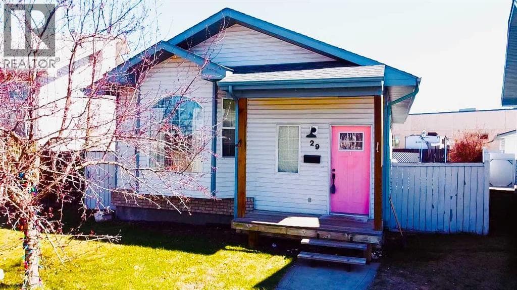 29 Duval Crescent — photo 2