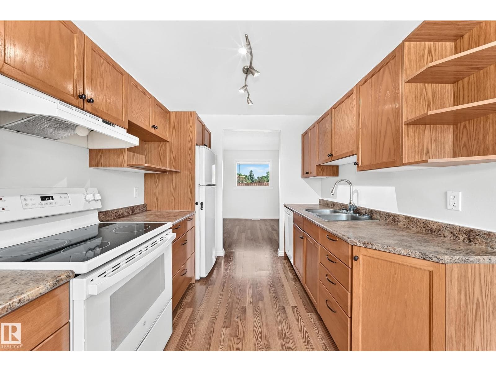 1102 MILLBOURNE RD E NW — photo 4