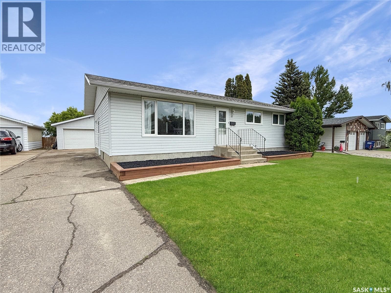 11 Hayward PLACE