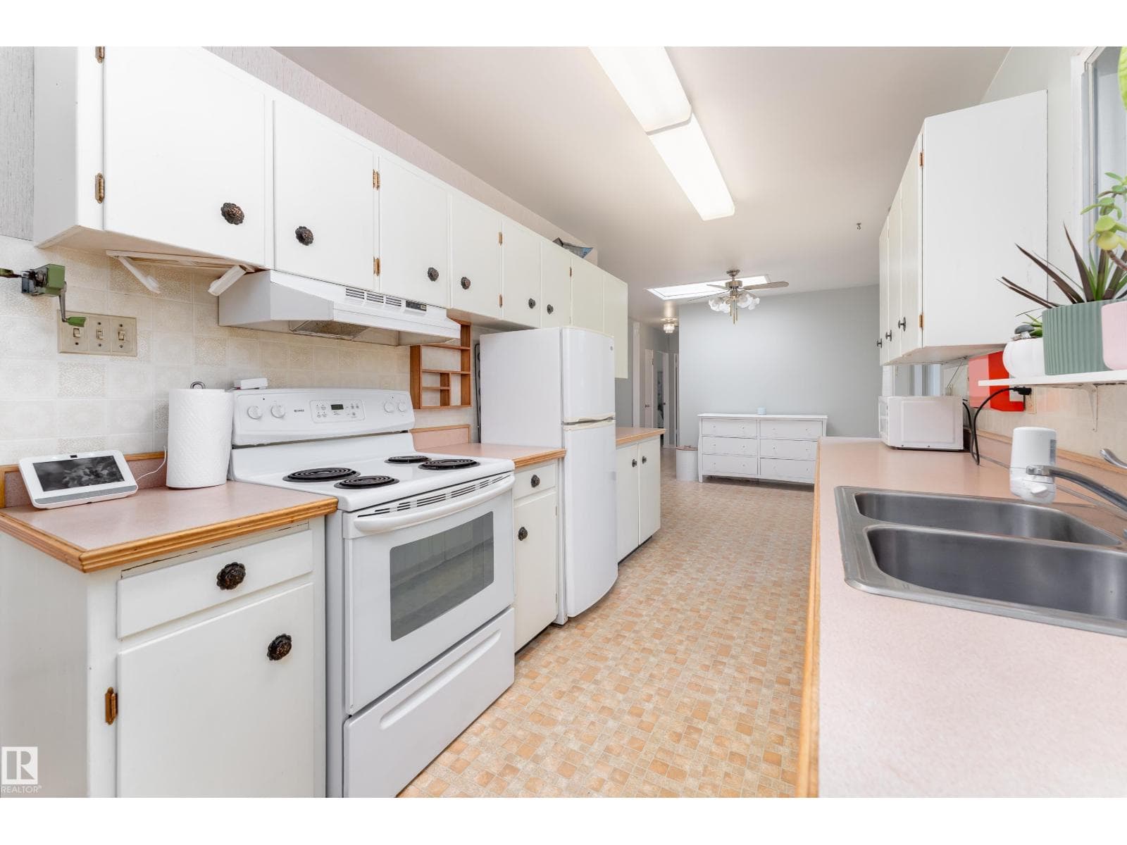 947 ALDER AV — photo 4