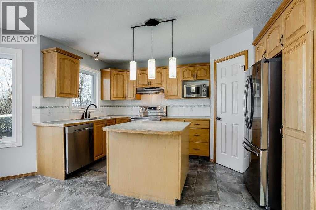107 2A Avenue NW — photo 5